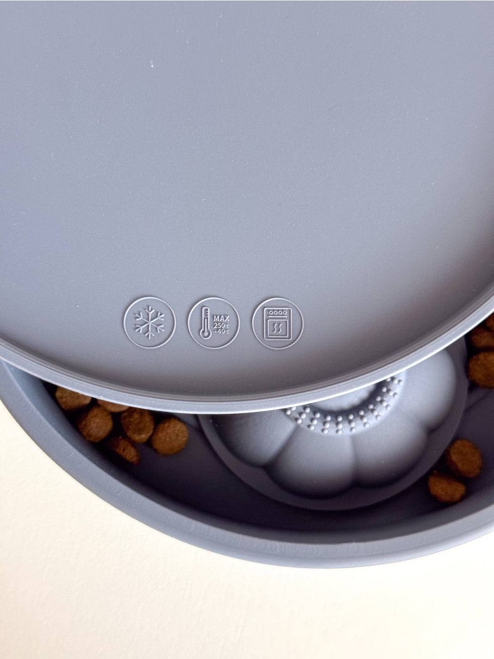 BOL 3 EN 1 - Tapis de lèche, moule à friandises, gamelle anti-glouton